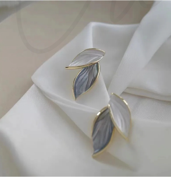 Leaf-shaped earring
