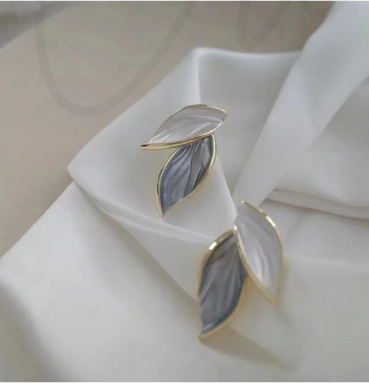 Leaf-shaped earring